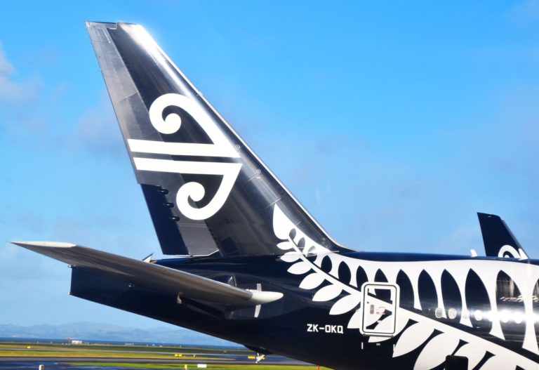 Which Airlines Fly to Niue?